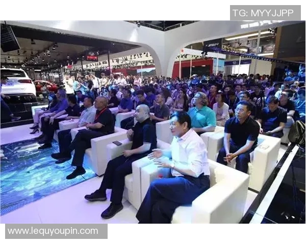 足球动态球星卡收藏热潮引爆年轻人激情与竞技梦想